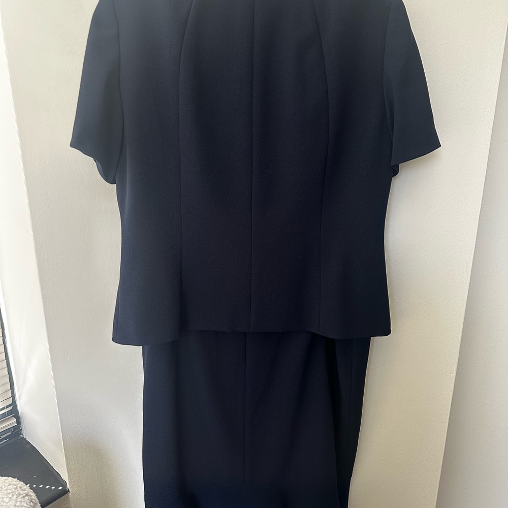 Tahari Arthur S. Levine Navy Women’s skirt suit. Never worn. - Picture 2 of 4
